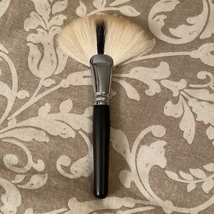 Morphe fan brush